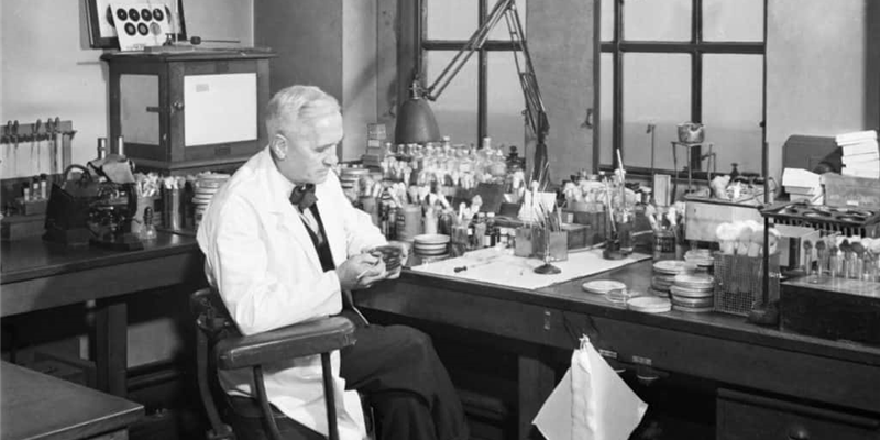 15 Eylül 1928 Alexander Fleming Penisilini icat etti.